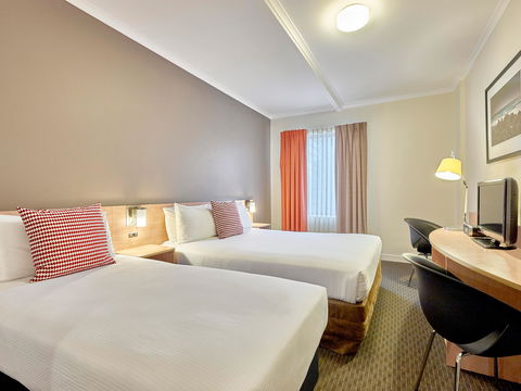 Hotel Ibis Perth - Holiday Sunshine Coast 1