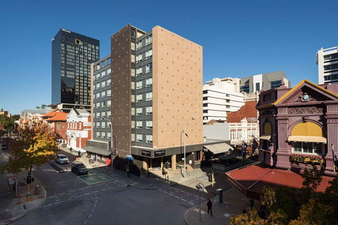 Pensione Hotel Perth - Holiday Sunshine Coast 1