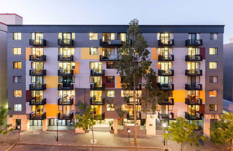 Mont Clare Boutique Apartments - Holiday Sunshine Coast 2