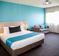 Mantra Melbourne Melton - Holiday Sunshine Coast
