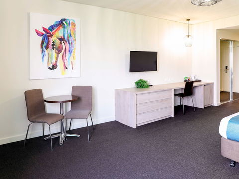 Mantra Melbourne Melton - Holiday Sunshine Coast 1