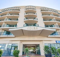 Central Cosmo Apartments - Holiday Sunshine Coast