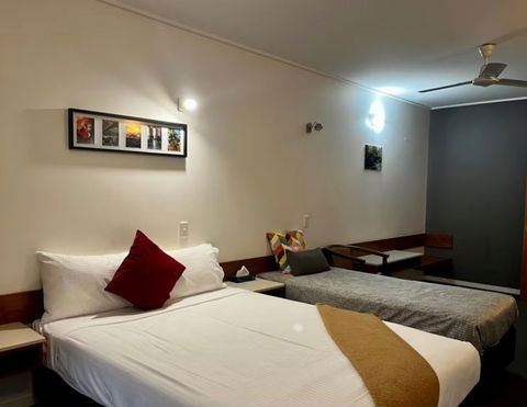 Ayr Traveller's Motel - Sunshine Coast Tourism 1