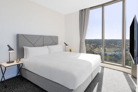Meriton Suites George St - Holiday Sunshine Coast 0