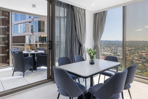 Meriton Suites George St - Holiday Sunshine Coast 2