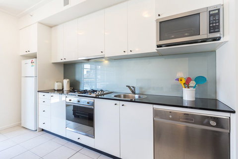 Astra Apartments Sydney CBD - Holiday Sunshine Coast 2