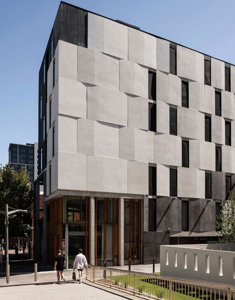 Alex Hotel, Perth - Holiday Sunshine Coast 0