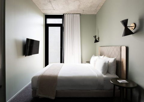 Alex Hotel, Perth - Holiday Sunshine Coast 2