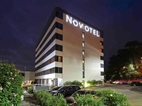 Novotel Sydney Rooty Hill - Holiday Sunshine Coast 0