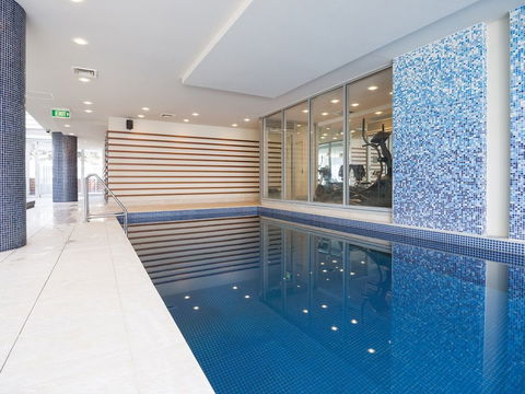 Oaks Liberty Towers - Sunshine Coast Tourism 2