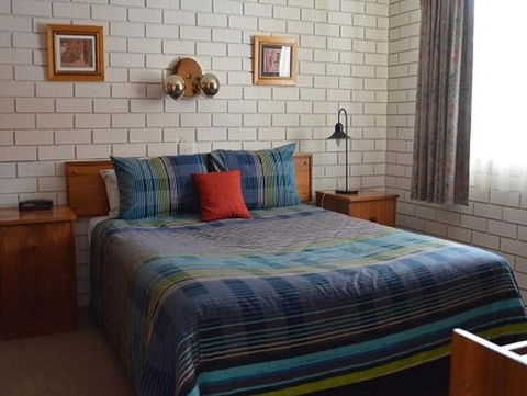 Kingswood Motel - Sunshine Coast Tourism 0