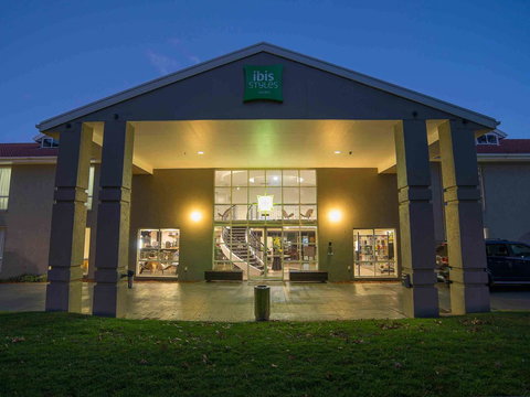 Ibis Styles Canberra - Sunshine Coast Tourism 0
