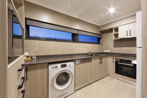 Forrest Hotel & Apartments - Sunshine Coast Tourism 19