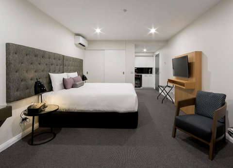 Avenue Hotel Canberra - Sunshine Coast Tourism 3