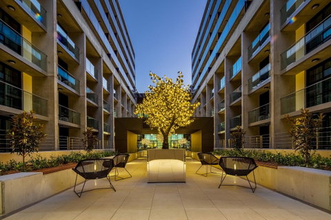 Avenue Hotel Canberra - Sunshine Coast Tourism 22
