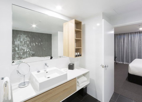 Avenue Hotel Canberra - Sunshine Coast Tourism 11