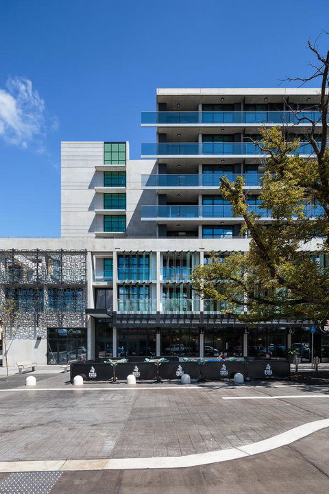 Avenue Hotel Canberra - Sunshine Coast Tourism 24