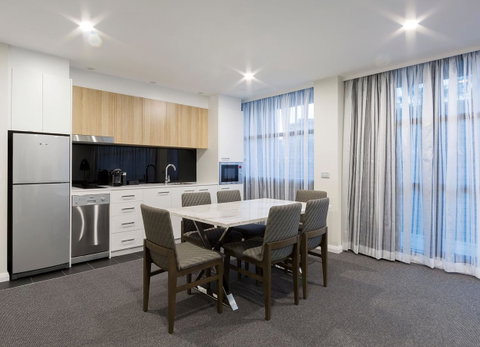 Avenue Hotel Canberra - Sunshine Coast Tourism 9