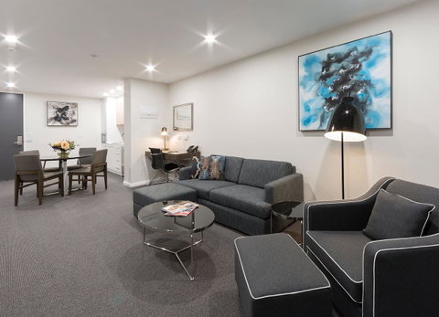 Avenue Hotel Canberra - Sunshine Coast Tourism 2