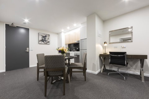 Avenue Hotel Canberra - Sunshine Coast Tourism 31