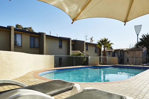 Manuka Park Serviced Apartments - Sunshine Coast Tourism 4