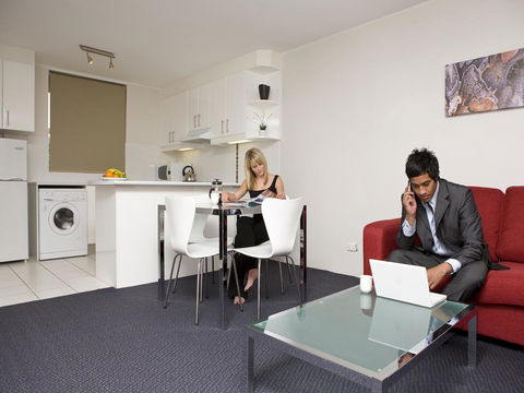 Manuka Park Serviced Apartments - Sunshine Coast Tourism 13