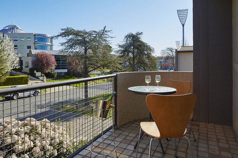 Manuka Park Serviced Apartments - Sunshine Coast Tourism 24