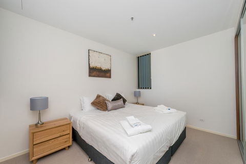 Manhattan 303 Canberra City ACT - Sunshine Coast Tourism 1
