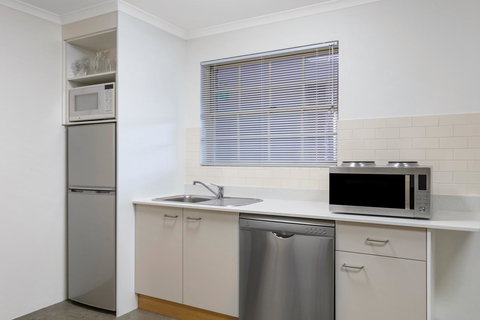 Adina Serviced Apartments Canberra Kingston - Sunshine Coast Tourism 3