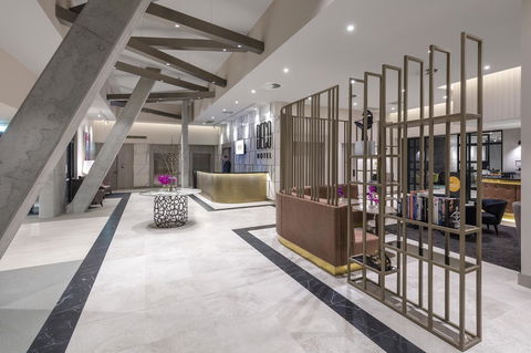 Deco Hotel Canberra - Sunshine Coast Tourism 4