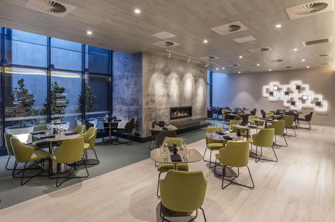 Deco Hotel Canberra - Sunshine Coast Tourism 1