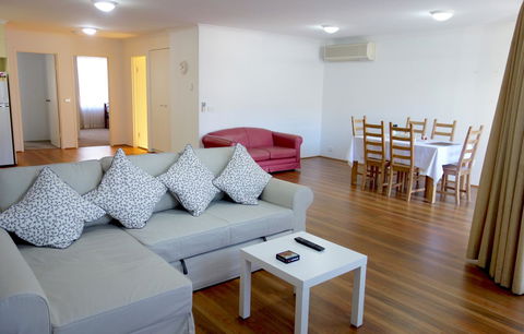 Kingston Comfy Apartment - Sunshine Coast Tourism 3