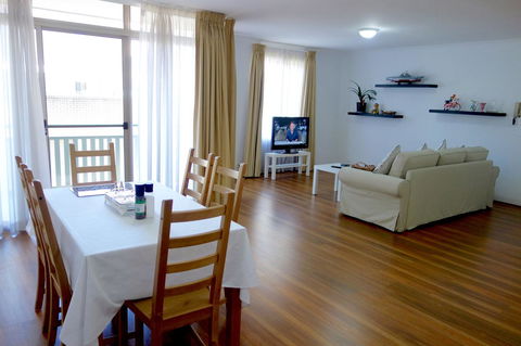 Kingston Comfy Apartment - Sunshine Coast Tourism 4