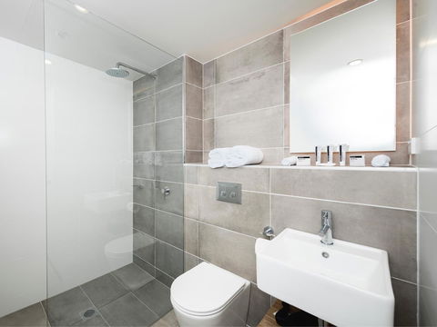 Abode Kingston - Holiday Sunshine Coast 6