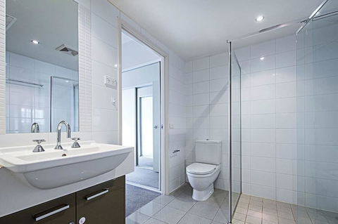 Spacious 1BR Stylish New Acton Apartment +Parking - Sunshine Coast Tourism 9