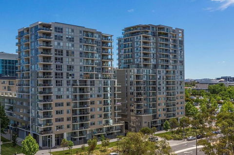 Spacious 1BR Stylish New Acton Apartment +Parking - Sunshine Coast Tourism 12