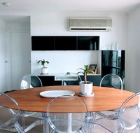 Staying Places - The Avenue - Sunshine Coast Tourism