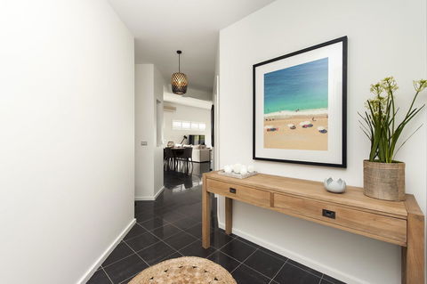 Mollymook Beachfront Penthouse 9 - Sunshine Coast Tourism 7