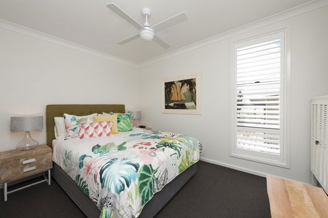 Mollymook Beachfront Penthouse 9 - Sunshine Coast Tourism 2