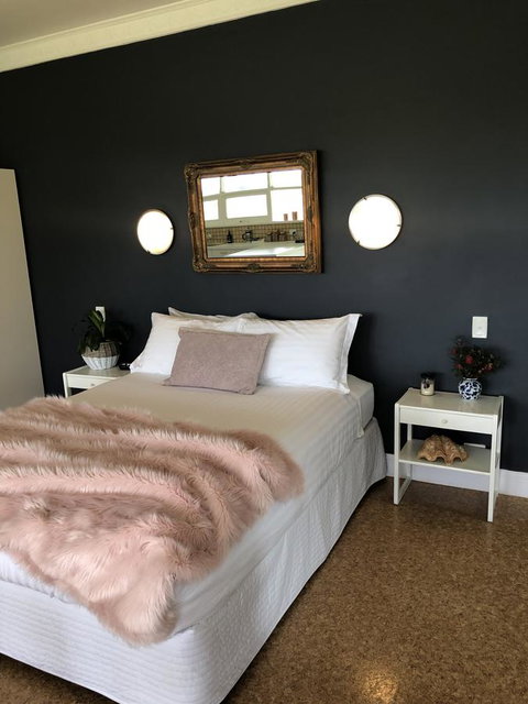 The Lake House Retreat - Sunshine Coast Tourism 3