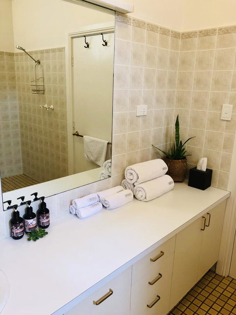 The Lake House Retreat - Sunshine Coast Tourism 7