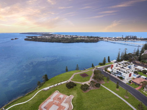 Lakeside Waterfront Apartment The Entrance - Sunshine Coast Tourism 18