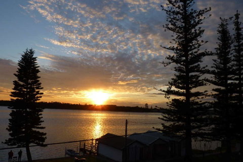 Lakeside Waterfront Apartment The Entrance - Sunshine Coast Tourism 28