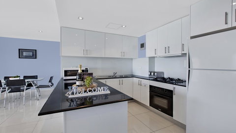Lakeside Waterfront Apartment The Entrance - Sunshine Coast Tourism 1