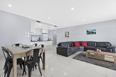 Lakeside Waterfront Apartment The Entrance - Sunshine Coast Tourism 5