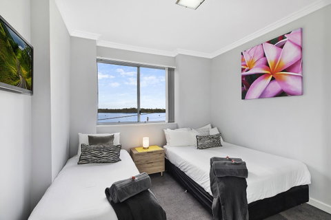 Lakeside Waterfront Apartment The Entrance - Sunshine Coast Tourism 10