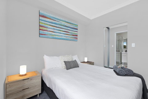 Lakeside Waterfront Apartment The Entrance - Sunshine Coast Tourism 8
