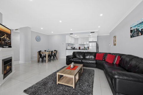 Lakeside Waterfront Apartment The Entrance - Sunshine Coast Tourism 4