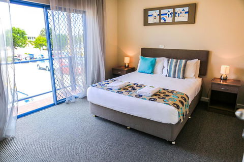 Marina Hotel - Holiday Sunshine Coast 30
