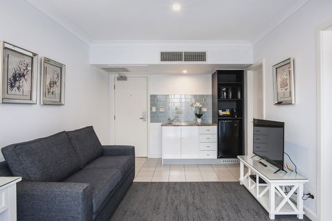 Marina Hotel - Holiday Sunshine Coast 16